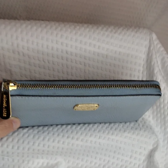 Michael Kors Large Pebbled Light Blue Leather Continental Wallet - Picture 7 of 12